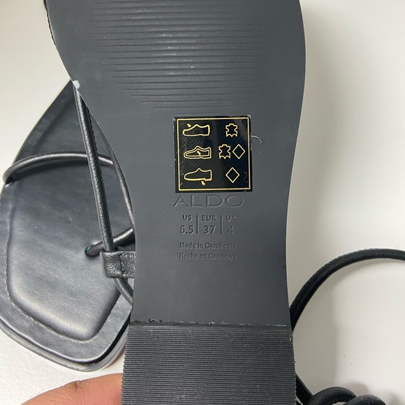 Strappy Flat Sandals - Picture 4 of 5